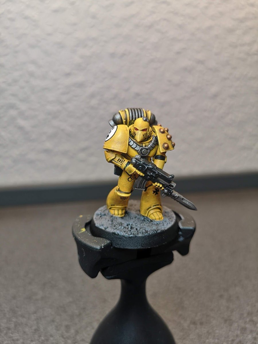 TheGreatAlexus's tweet photo. It's kinda fun scrolling back through my camera gallery. 3 years and a bit ago when I first dipped my toes back into model building. (I had previously done scale model stuff in my mid teens beforehand)

Such simple 'beginnings' ay. Last two pictures are my first two minis painted https://t.co/hKMRVJtZkj