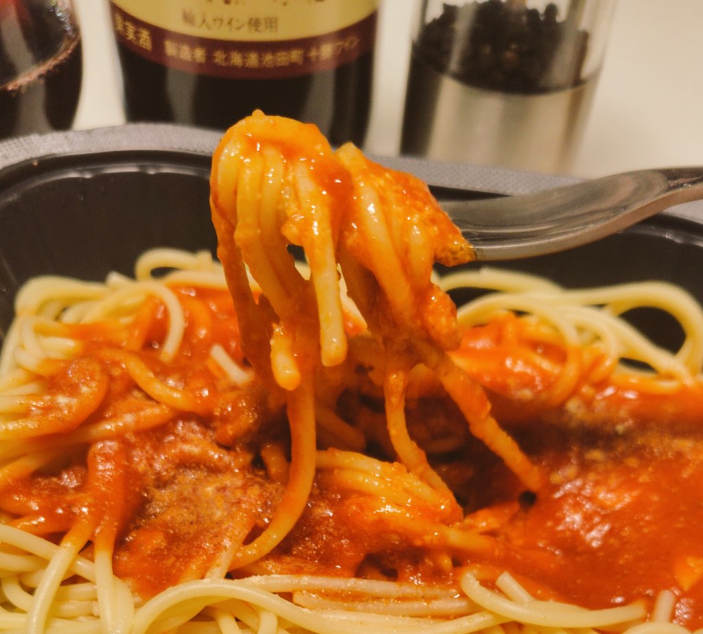 oregkiru's tweet photo. もぉやめた🔪🤖
今日も今日とてズボラ飯🌇
#カプリチョーザ
#トマトとニンニク 🍅🧄
#トカップ 🍷 https://t.co/KnRpqenLvk