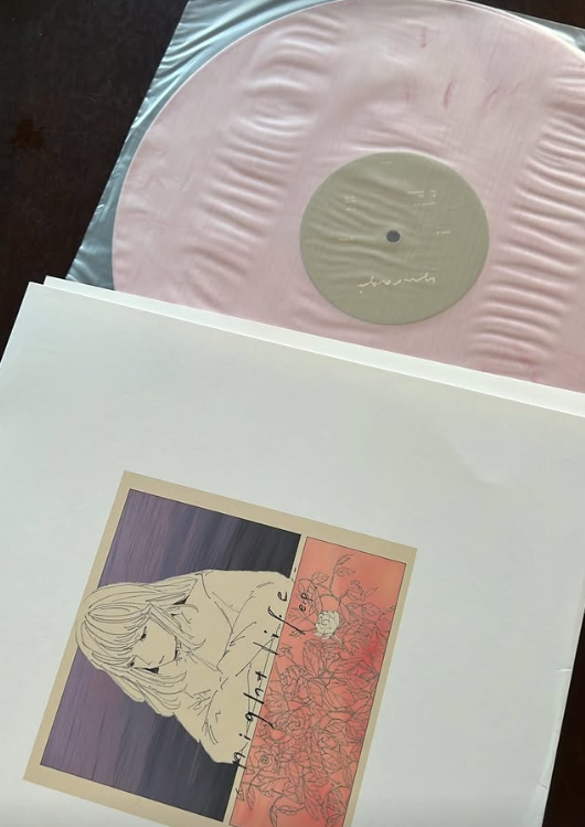 Synchronicit33n's tweet photo. Gente olha o vinil que chegou da banda escuto desde 2022, so nenhuma musica ta salva pq salvei o album todo https://t.co/W6BLahs93w