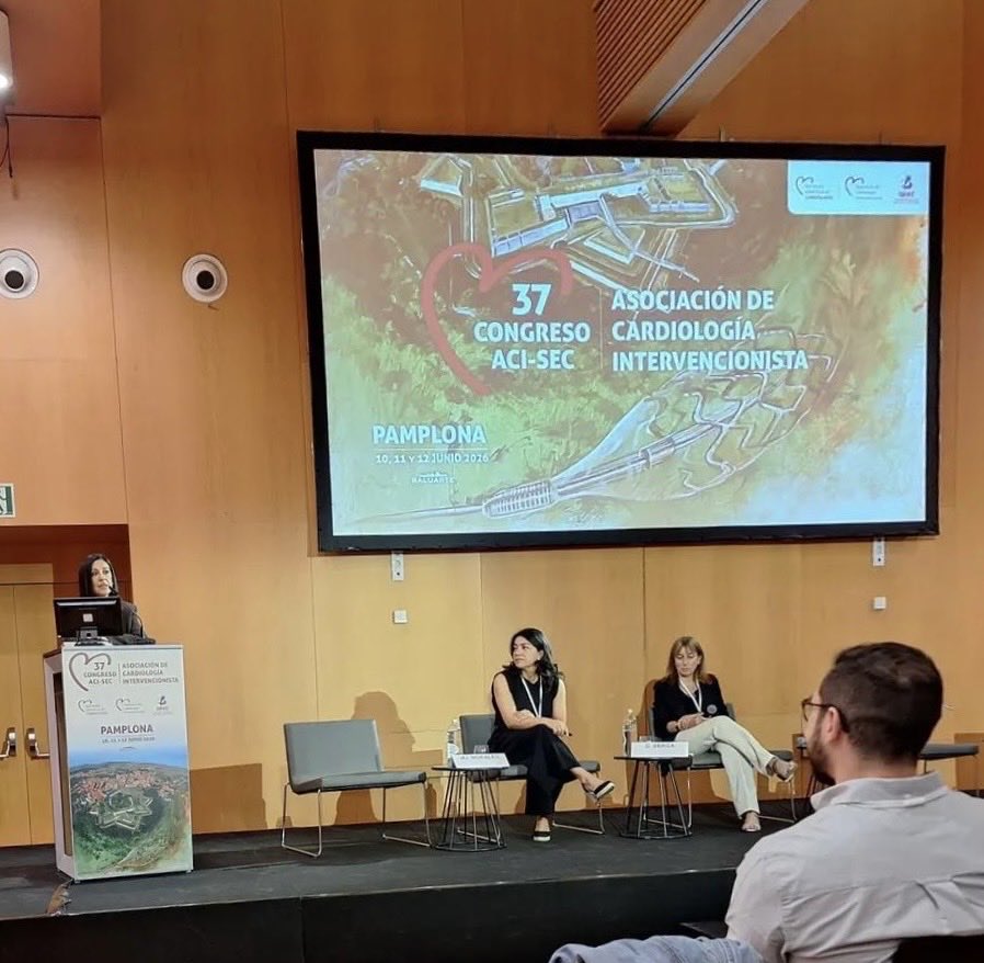 CorazonHuvr's tweet photo. Nuestras enfermeras también participan en la “organización” de congresos nacionales @pruden_gomez @HospitalUVRocio https://t.co/7gVmfZPR2P