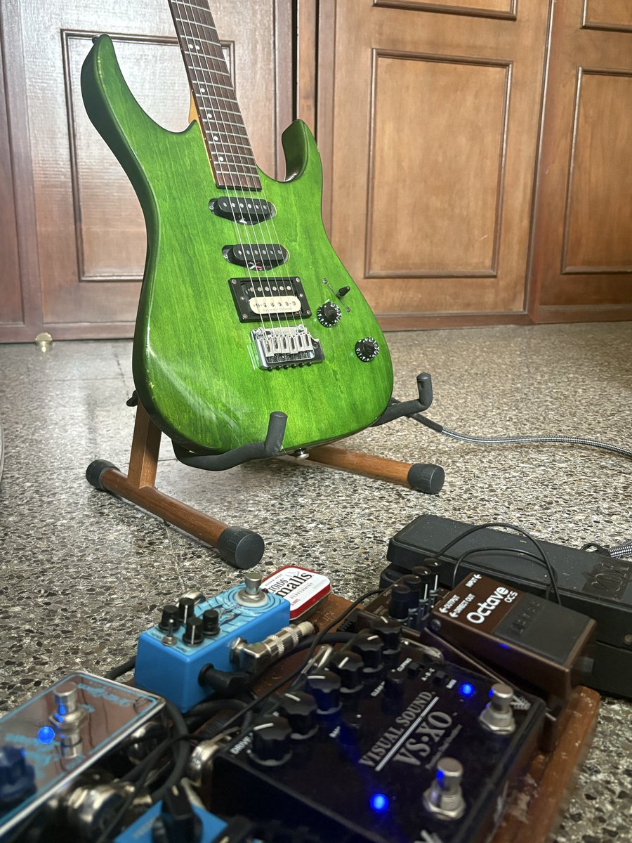 DPiedrasanta's tweet photo. Se rockea muy a gusto con esta Washburn afinada en Drop “D”

@washburnguitar 
@Apple 
@Xoticusa 
@TruetoneFX 
@tcelectronic 
@EHX 
@RolandGlobal 
@jhspedals 
@NuxPedals 
@MythFX 
#GarageBand https://t.co/boeC5UfJbs