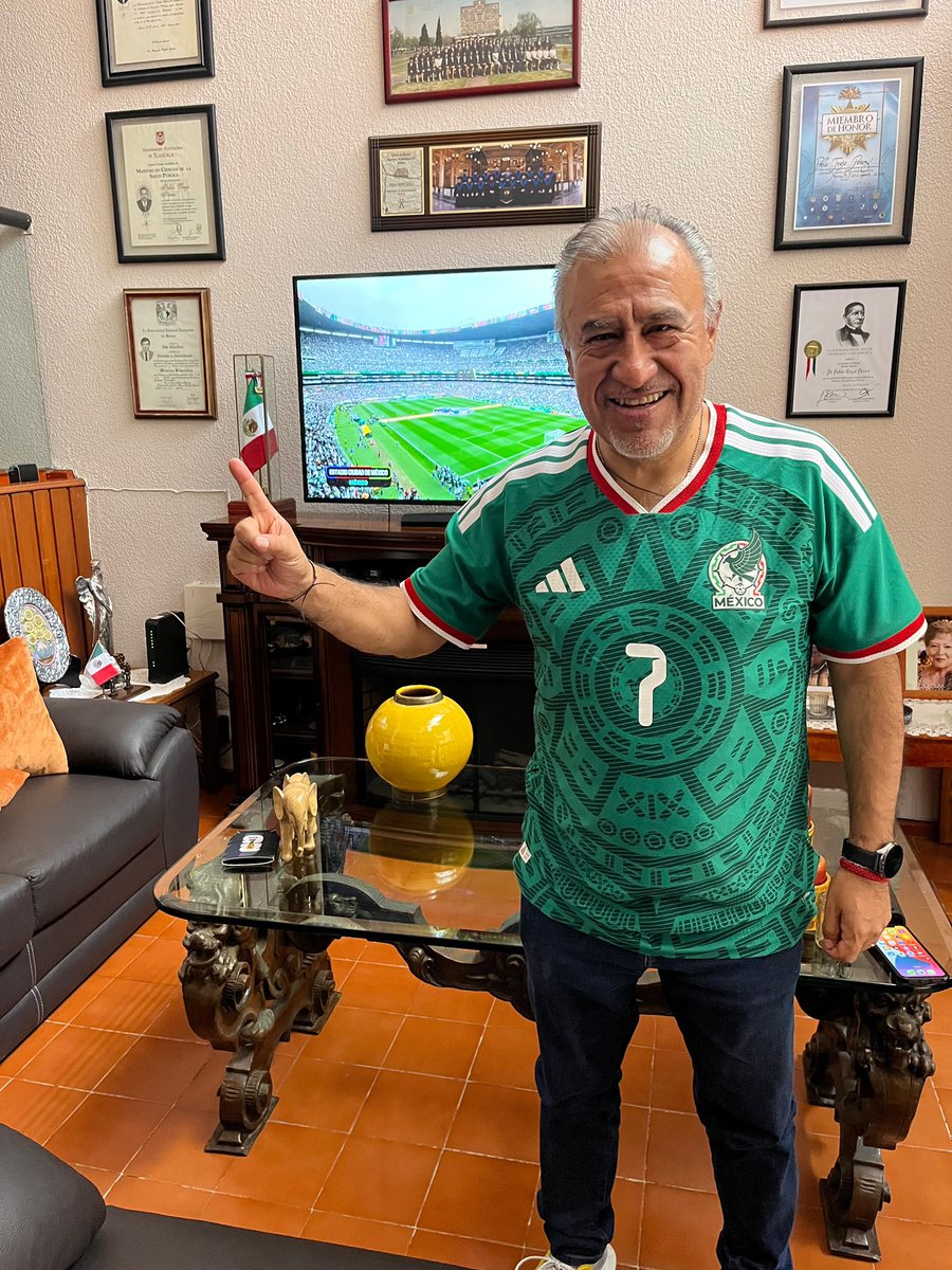 PabloTrejoIzt's tweet photo. El mundo nos mira y la #CapitalMundialista responde. Gracias al trabajo de Claudia Sheinbaum y Clara Brugada, esta fiesta se vive en cada barrio y en cada familia.

Desde Iztacalco celebramos con orgullo, unidad y alegría. ⚽️🏆

#EquipoPabloTrejo
#Iztacalco https://t.co/cgZLmTHWFv