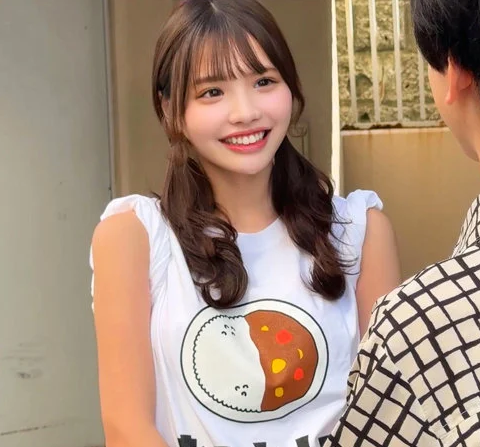 400922's tweet photo. Tシャツのセンスを差し引いても顔で圧勝してる https://t.co/ujwaFYF3vx