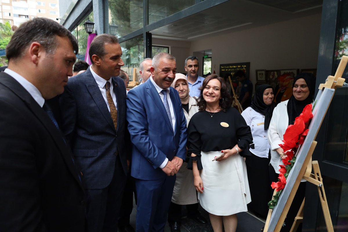 yomramem's tweet photo. Festival, kültürel değerlerin yaşatılması ve sanatsal faaliyetlerin desteklenmesi açısından önemli bir buluşma noktası oldu. Katılımcılar tarafından büyük ilgi gören etkinlikler, festival coşkusunun ilçemizde en güzel şekilde yaşanmasına vesile oldu. https://t.co/YsxXYlZywf