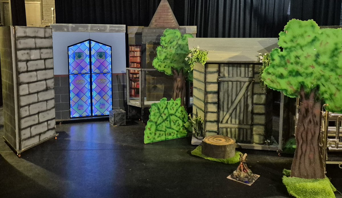 SetForTheShow's tweet photo. Ivy house school in London were Set For The Show with our Shrek set for their performance this evening #sethire #shrekthemusicaljr https://t.co/wa381bmmOS