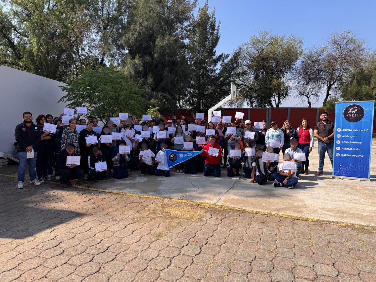 ASKHAMexico's tweet photo. ✨ Actividades en comunidades rurales de León ✨

Compartimos imágenes de talleres de emprendimiento, robótica, integración y prevención de adicciones realizados en comunidades rurales de León.

🤝 Proyecto impulsado con el apoyo del programa Tocando Corazones https://t.co/94cOTivDav