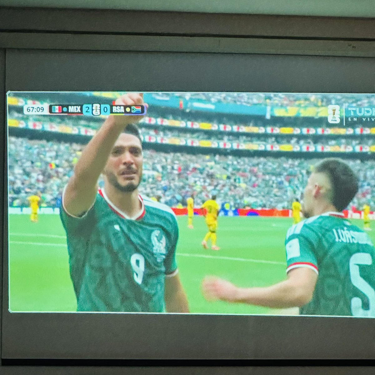 SICT_SLP's tweet photo. ⚽ #OrgulloMexicano

El Centro #SICTSLP se suma al respaldo y entusiasmo de las y los mexicanos que acompañan a la Selección Nacional en la Copa Mundial de la FIFA 2026. 🙌

¡Mucho éxito, México! 🇲🇽✨ #Mundial2026 #VamosMéxico #SICTSLP https://t.co/UhFMSBl3uh