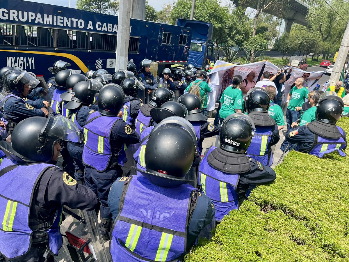 Marangeles29's tweet photo. #CDMX. ¡México campeón en represión! Así el trato a juzgadores de amparo en retiro. @Claudiashein @ClaraBrugadaM @GobiernoMX @CIDH https://t.co/alCw2i5nwH