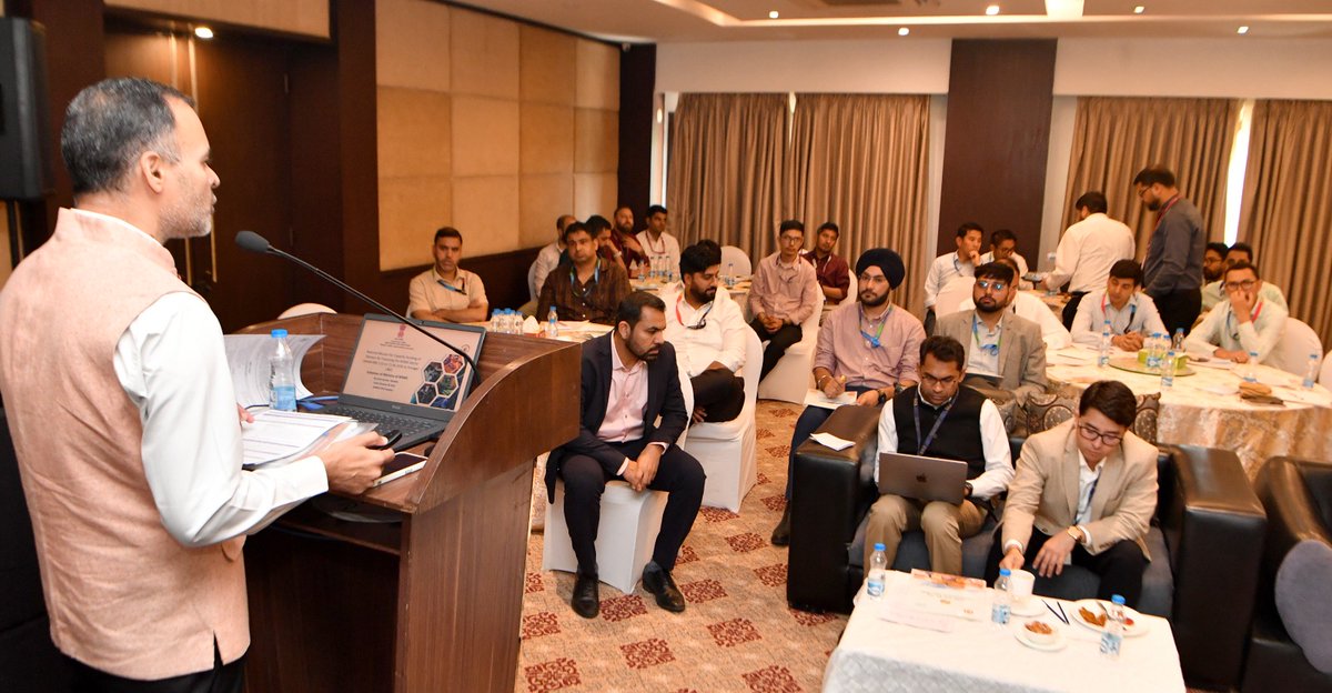 MSMEDFOJammu's tweet photo. #MSME #MSMEDFOJammu #RBI #FinancialInclusion #MSMEFinancing #CapacityBuilding #GoI #AtmanirbharBharat #Srinagar https://t.co/fjcoKgigfL