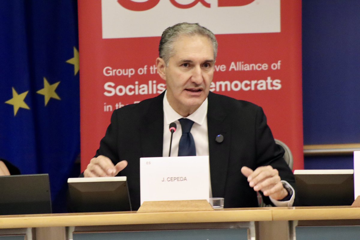 Socialistas_PE's tweet photo. 🇪🇺Una Europa más fuerte también pasa por una economía más segura.  

En el Campus #LaRespuestaEsEuropa debatimos cómo afrontar los desafíos de un mundo cada vez más fragmentado junto a: 

🌹@nicogoncas 
🌹@SanGomezLopez  
🌹@jonasfernandez
🌹@Cepeda https://t.co/fSSZ16VL4W