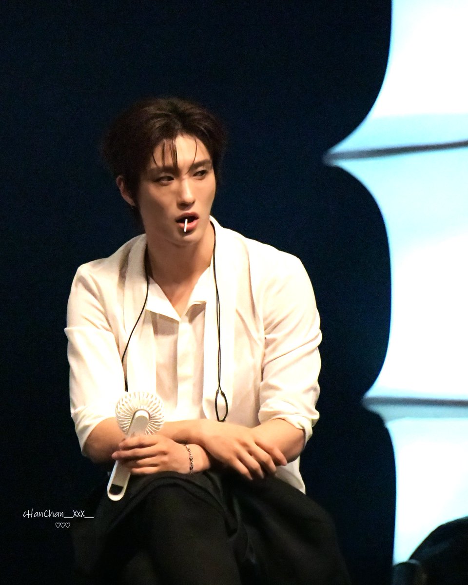 cHanChan__XxX__'s tweet photo. 260529 𝙵𝚊𝚗𝙲𝚘𝚗𝚌𝚎𝚛𝚝 𝚒𝚗 𝙹𝚊𝚙𝚊𝚗
-𝚂𝚒𝚐𝚗𝚊𝚕- 오사카

사탕처럼 달콤한 남자🍭
#이찬 #E_CHAN #イチャン
#희찬 #HEECHAN #ヒチャン
#해리준 #HARRY_JUNE #ヘリジュン
#다크비 #DKB #ダクビ
@DKB_BRAVE https://t.co/885xVgDkB0