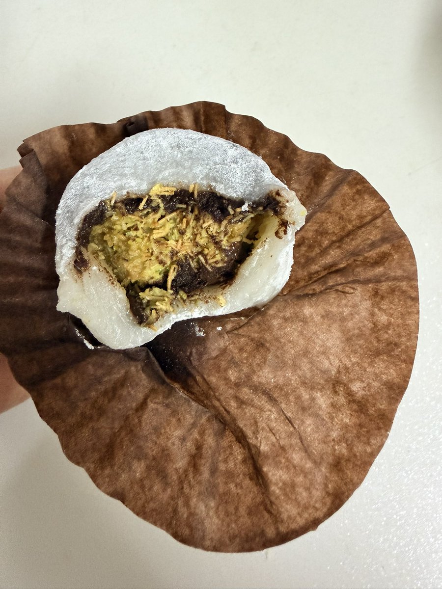 Hilda0irh's tweet photo. 맛있는 두바이 모찌~ https://t.co/kgWn5c9EbC