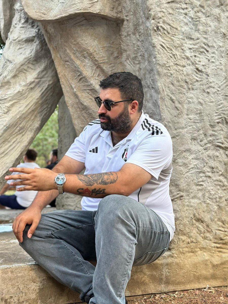 YankeeeEmre1903's tweet photo. "BİR DERDİM" VAR , "BİN DERMANA" DEGİŞMEM ASLA @Besiktas https://t.co/NFF5fBzoiD