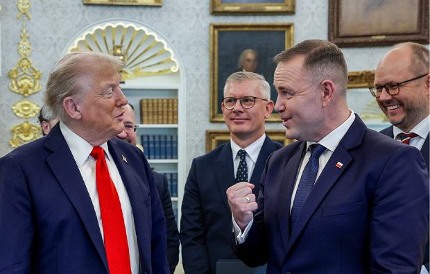 _DiabelStockton's tweet photo. Skoro niedzielna wizyta domniemanego Nawrockiego na gali UFC Freedom 250 w Białym Domu, nie jest oficjalną wizytą w USA, tylko odpowiedzią na prywatne zaproszenie, Trumpa - debila i pedofila, to mam nadzieję, że zapłaci sam, z własnej kieszeni za tą wycieczkę, jeba...y darmozjad. https://t.co/XDPkgJDjY5
