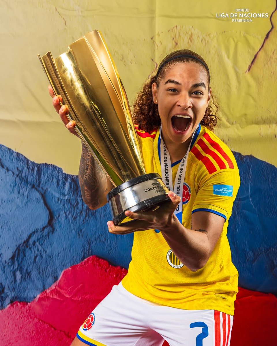asbrabas's tweet photo. Tem #Braba campeã continental! 🇨🇴🏆
Nossa camisa 7️⃣, Gisela Robledo, conquistou a primeira edição da CONMEBOL Liga das Nações Feminina com a Seleção Colombiana, em uma campanha histórica para o futebol feminino do país, garantindo a vaga na Copa do Mundo Feminina de 2027, aqui no Brasil! 🇧🇷
Parabéns, Robledo! ⭐️
Temos muito orgulho de ver mais uma das nossas #Brabas brilhando no futebol internacional! 💜👊🏽
📸 CONMEBOL
#VaiCorinthians
