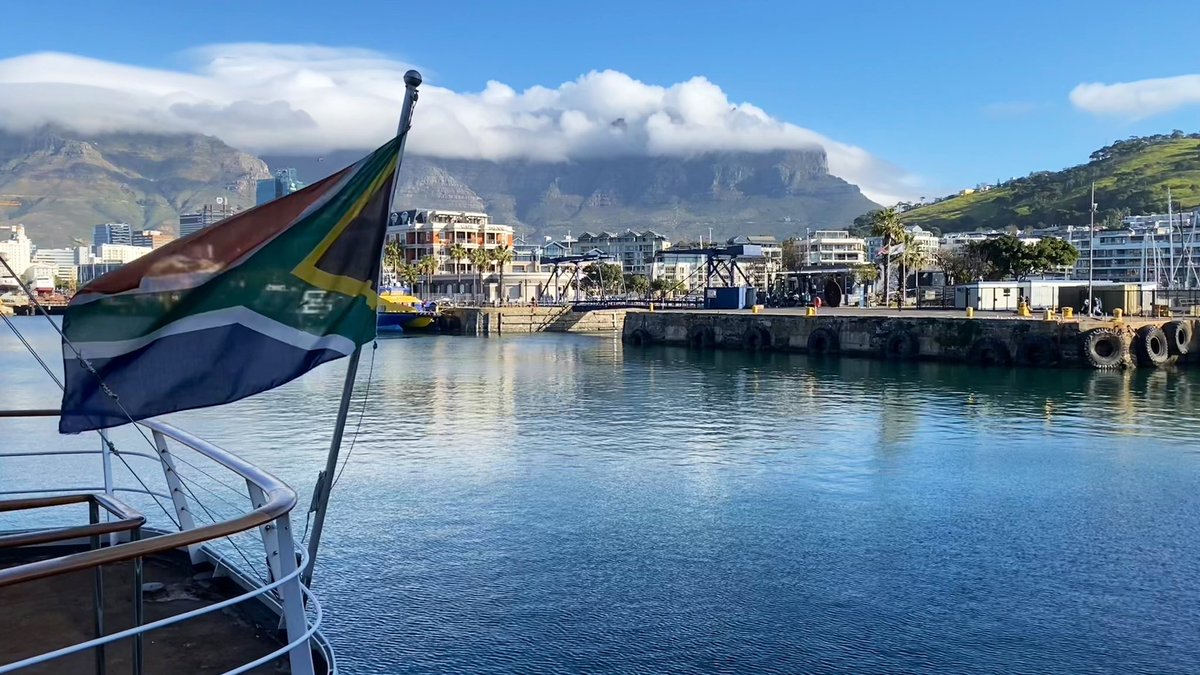 CTS_RSA's tweet photo. كيب تاون (Cape Town)🇿🇦

المدينة الأم !

ثاني أكبر مدن #جنوب_أفريقيا من حيث عدد السكان، بعد Johannesburg، ويسكن #كيب_تاون ما يقارب 5 ملايين نسمة، وتبلغ مساحتها نحو 2,460 كم² 🌍

وهي عاصمة مقاطعة كيب الغربية، والعاصمة التشريعية لجنوب أفريقيا 🏛️ .

تعتبر كيب تاون وجهة سياحية ممتعة وفريدة من نوعها 😍

حيث تتميز بالطبيعة الخلابة والجبال المطلة على المحيطات، وبأهم المعالم السياحية مثل جبل الطاولة ورأس الرجاء الصالح وواجهة فيكتوريا وألفريد البحرية .. إلخ ⛰️🌊 .

هذه المدينة جمعت بين الجمال والطبيعة والبحار والنشاطات المتنوعة والشعب الودود 🤠🌊⛰️

سياح CTS يصفونها بالمدينة الساحرة التي تجعلهم يشتاقون لها كثيرًا ! 🤩

سميت مدينة كيب تاون "بالمدينة الأم" كونها أول مدينة 🌆 في جنوب أفريقيا 🥰