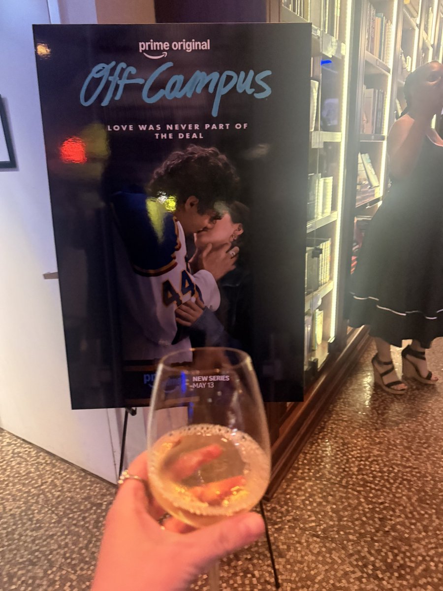 callowayydaisy's tweet photo. proof i’ve been here since before the mess i went to that prime book club event in nyc before the show was released and also read the books in 2021 ive just been silently lurking okay https://t.co/cBAnr7b3j9