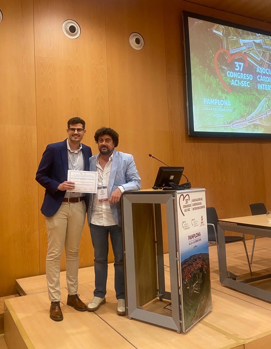 Javihf_10's tweet photo. Muy feliz de recibir el premio a uno de los mejores casos clínicos en #ACISEC2026, de la mano de @jmmoreiras y del comité 🧬 de la @shci_sec 

Y, sobre todo, gracias a mis compañeros de @cardiohurs por hacerlo posible
@MPAOSS @OjedaOjeda18 @FranJHidalgo @cardiojsl @rafaelglezm https://t.co/2n8keFefxj