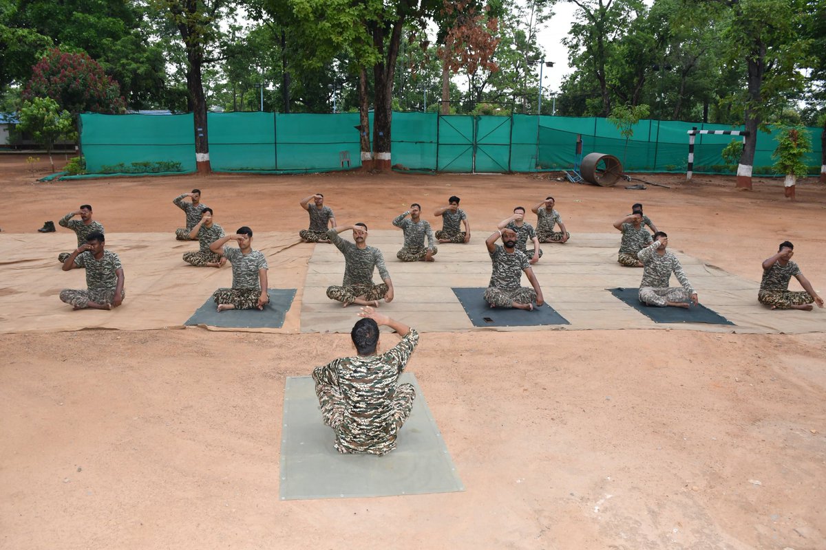 85BNCRPF's tweet photo. #Day20
#YogaDay2026
#100DaysCountdown
Yoga activities at HQ 85 BN CRPF 0n 11/06/2026. https://t.co/3uvbs1stgU