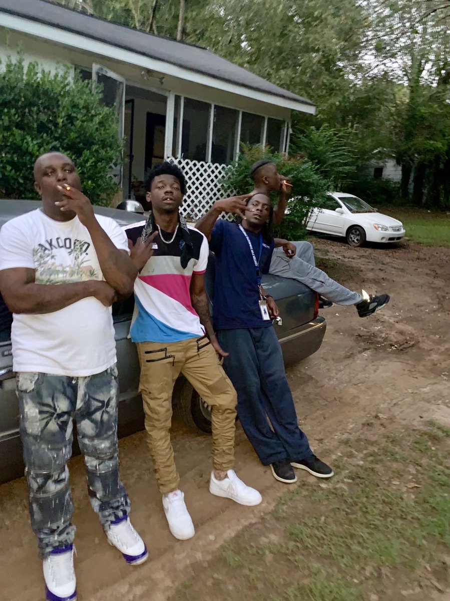 Jsimmons110's tweet photo. Da guys really havin https://t.co/F0QgtJaooV