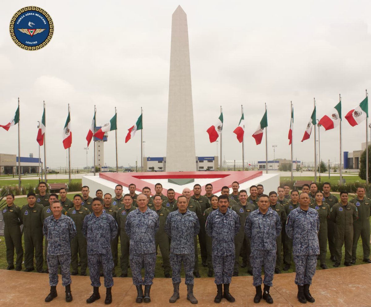 ComandanteFAM's tweet photo. #FotoDelDía

Con motivo de la "Ceremonia de inauguración de la Copa Mundial FIFA 2026", el Comandante de la #FuerzaAéreaMx se reunió con las tripulaciones de vuelo que participarán en la parada aérea y surcarán los cielos de la Ciudad de México con destreza y precisión para marcar el inicio de la gran fiesta del futbol.

¡Honor, Valor, Lealtad!

#FIFA #Mundial2026 #FIFAWorldCup