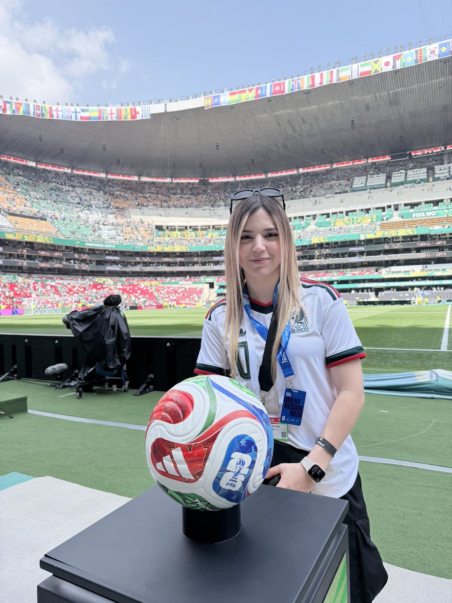 Johss_sbc_'s tweet photo. Y pensar que había gente que dijo que rexona nos abandonó y rexona llevó a rivers hasta la cancha 🔥🇲🇽 https://t.co/Ns2GY18aTZ