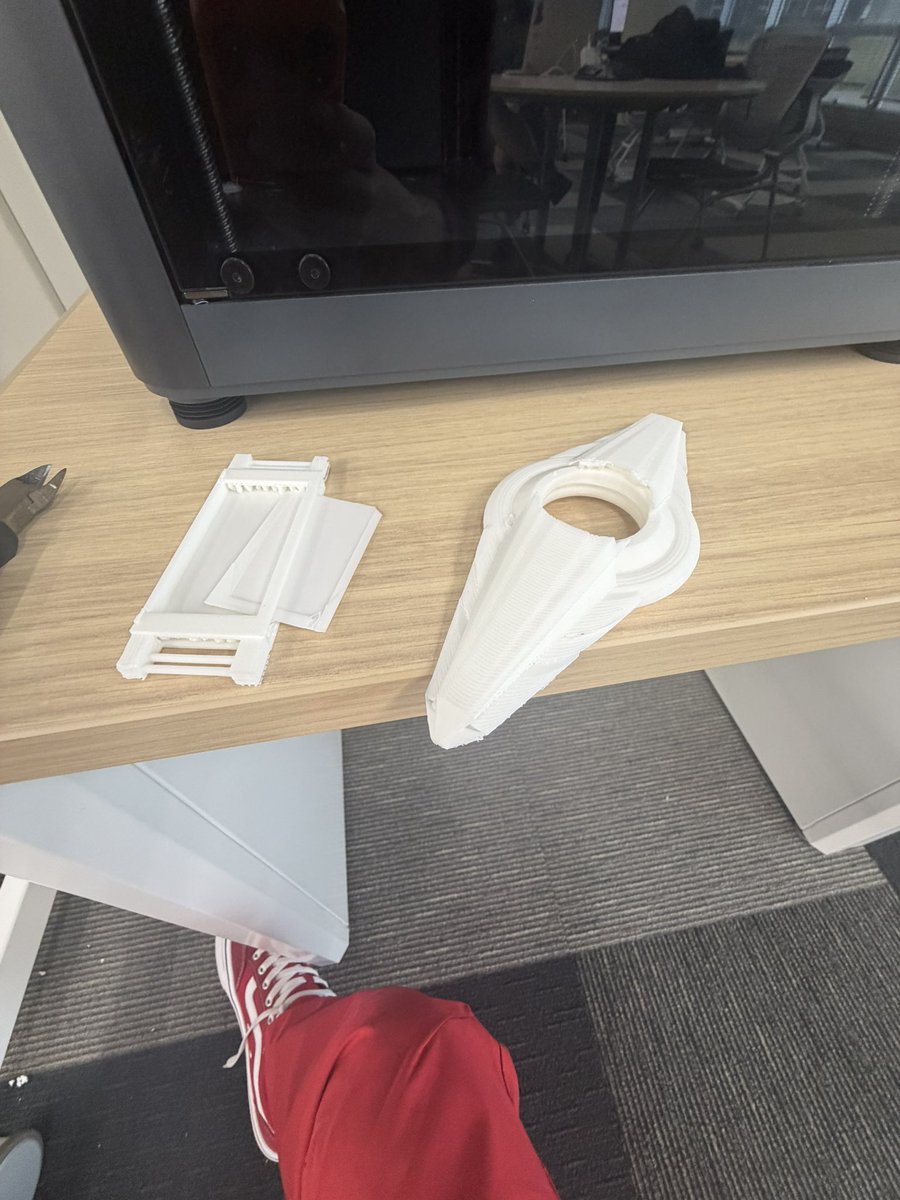 Goodskyforever's tweet photo. 試し印刷してみたら、なんか失敗しました！blenderだと精密な表現がしにくいんだとか、、、、Fusionチャレンジしてみようかなこれを機に。
ぬあ！！！！！ https://t.co/MOf5qNxFVr