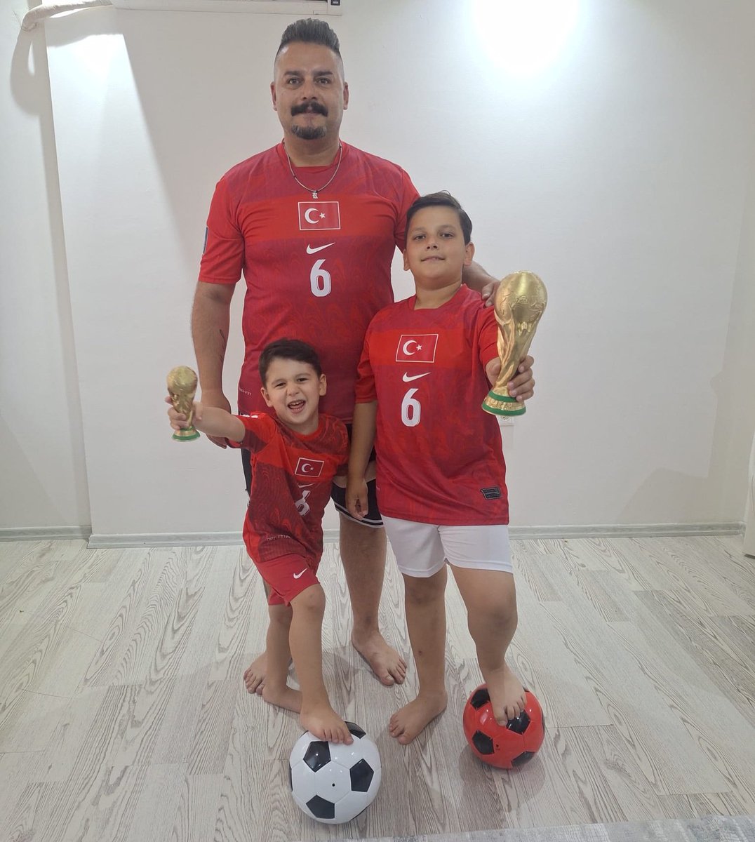 Recep_Mutaf's tweet photo. Dünya Kupası başlıyor!
24 yıl sonra katıldığımız Dünya Kupası için tüm hazırlıklarımız tamam 🙂
Seninleyiz Türkiyem 🇹🇷
Başarılar Milli Takım..
Başarılar Bizim Çocuklar..
Yolun sonu madalya olsun 🏆
#FIFAWorldCup https://t.co/Apb2gxwFFj
