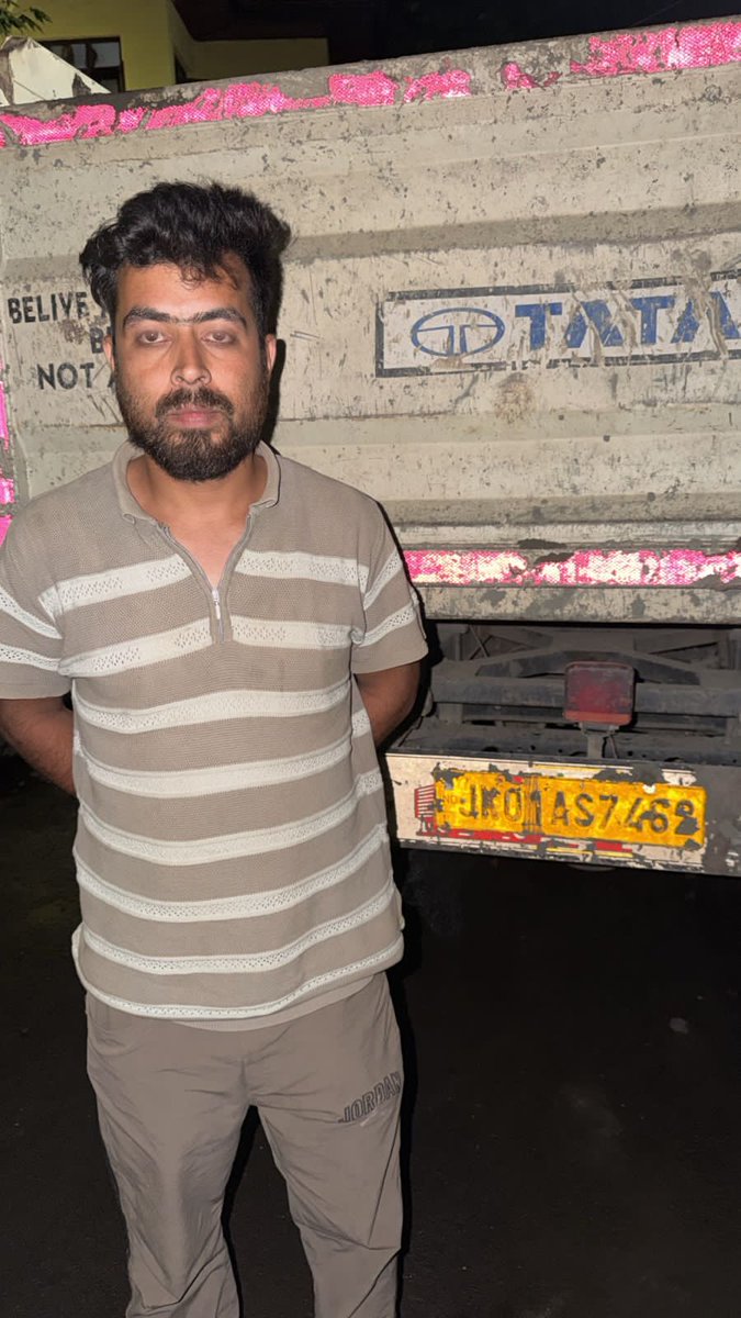 dmo_office's tweet photo. Six (6) vehicles seized in 8 hours by District Mineral Office, Srinagar team with active support of J&amp;K Police
#SrinagarPolice 

Seizures, confiscation &amp; FIRs underway against illegal mineral extraction and transportation.@srinagaradmin @mosinnur @SrinagarPolice https://t.co/S9UhVjTEO6