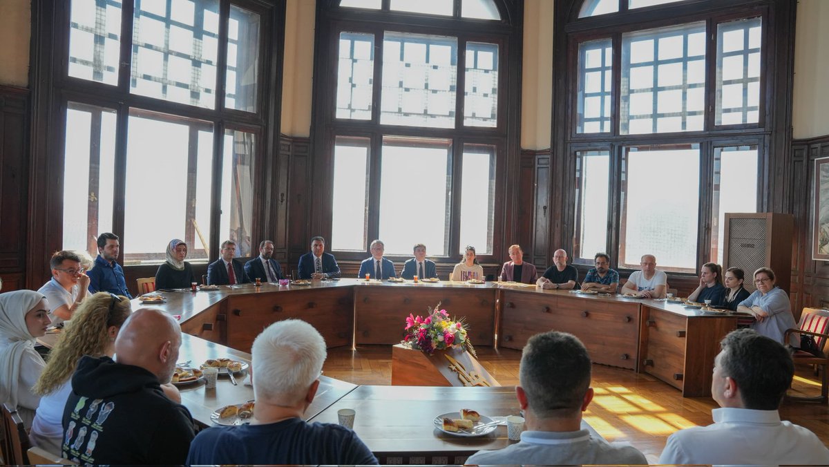 istanbulilmem's tweet photo. 🔶️ İl Millî Eğitim Müdürümüz Murat Mücahit Yentür, İstanbul Erkek Lisesini ziyaret ederek öğrenci ve öğretmenlerimizle bir araya geldi.

@tcmeb @Yusuf__Tekin @MucahitYentur https://t.co/LP7s94XzSf