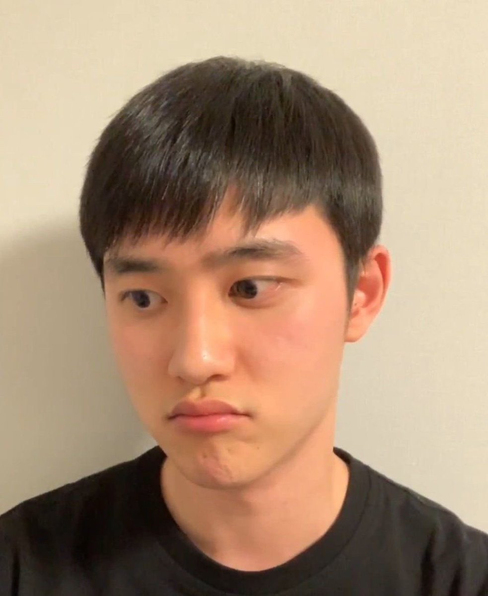 pedlu3ang's tweet photo. “ อ้วนมากินข้าว ”
“ ไม่กิน ”
“ … ”
“ ☹️ ”
“ เป็นอะไร ”
“ เค้าจะไดเอต ”
“ ไดเอตทำไมครับ ”
“ … ”
“ งอนที่เค้าเรียกเธออ้วนหรอ ”
“ ไม่ใช่ ”
“ แล้วเป็นอะไร ”
“ เค้าไม่อยากอ้วนแล้ว ”
“ อ้วนตรงไหน ”
“ ขนาดเธอยังชอบเรียกเค้าอ้วนเลย ”
“ ก็เค้าเรียกเพราะเอ็นดูไงครับ ”
“ … ”
“ อ้วนตัวเล็กจะตาย เค้าอุ้มเดินได้สบายขนาดนี้ อ้วนตรงไหนครับ ”
“ แต่เค้าก็มีพุงจริงๆนี่นา ”
“ นั่นไม่ใช่พุง เป็นก้อนนุ่มนิ่มที่คนน่ารักแบบอ้วนต้องมีไว้ให้เค้าฟัดก่อนนอนไง ”
“ … ”
“ ถ้าอ้วนลดน้ำหนักจนแก้มตอบ เค้าคงใจสลายมากแน่ อ้วนอย่าอดข้าวเลยนะ ”
“ แต่เมื่อกี้เธอยังถามว่าเค้าอ้วนขึ้นมั้ยอยู่เลยนะ ”
“ ที่เค้าพูดเมื่อกี้นี้มันคือตอนไหนล่ะครับ ”
“ … ”
“ ถ้าอ้วนหมายถึงที่เค้าพูดตรงโซฟาในห้องนอนเมื่อกี้ เค้าว่าอ้วนเข้าใจความหมายเค้าผิดนะ ลองทวนประโยคใหม่ดูดีๆครับ ”
“ … ”
“ คิดออกยัง ”
“ …อ๋าาาาา เธอมันไอ้คนลามก! ”
“ ฮ่าๆๆๆมาว่าเค้าลามกอีก เค้าทำอะไรผิดครับ ”
“ ผิดทั้งหมดนั่นแหละ! ”
“ งั้นสรุปตอนนี้ไม่ต้องไดเอตแล้วเนอะ เมื่อกี้อ้วนใช้แรงไปเยอะ มาเติมพลังด้วยของโปรดก่อนมา ”
“ … เธอสั่งมากี่จาน ”
“ 3 จานครับ ของเค้า 1 ของอ้วน 2 ”
“ ผิด! เป็นของเค้าทั้งหมด เค้างอน! เธอไม่ต้องกินเลยแม้แต่นิด! ”
“ ได้ครับไม่มีปัญหา เพราะเมื่อกี้เค้าก็กินอ้วนจนอิ่มแล้วแหละ🤤 ”
“ เธอไม่ต้องมาพูดเลย! เค้าหงุดหงิด!😠 ”