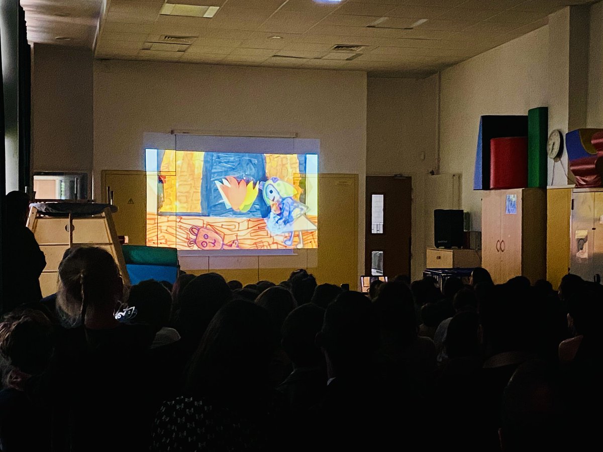 Mairie9Paris's tweet photo. Soirée de gala ce soir à l’école maternelle 68 rue de Rochechouart avec la présentation par les grandes sections à leurs parents du court métrage animé qu’ils ont réalisé cette année avec talent, minutie et humour ! @dburkli bravo aux enfants et à leurs enseignants et directrice https://t.co/Z39sscQiVx