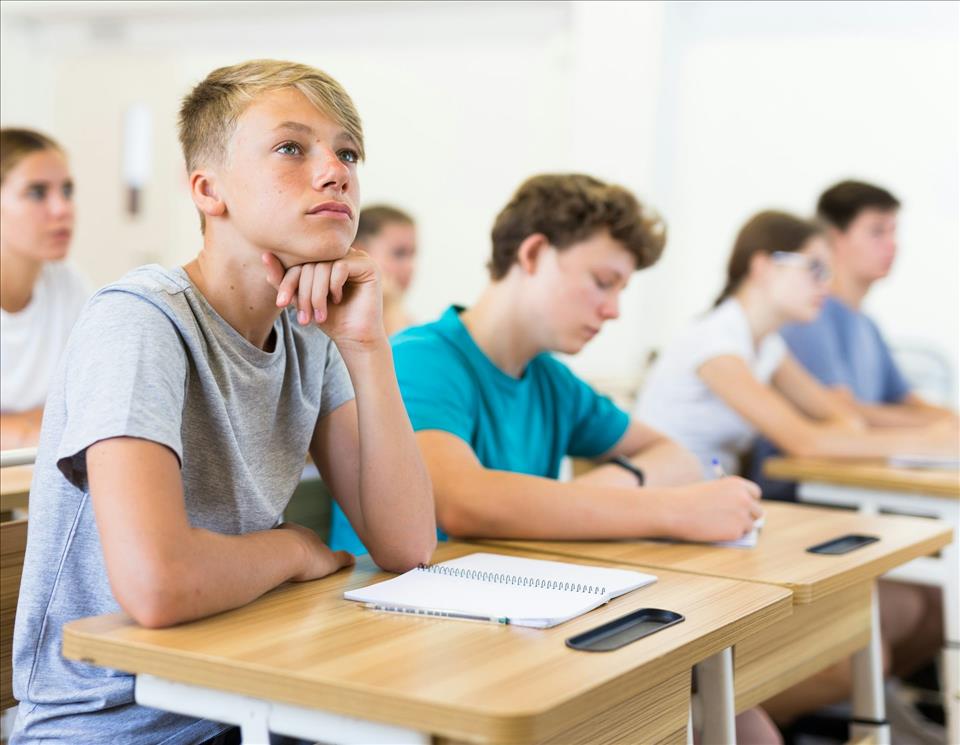 MENAFN's tweet photo. Boys Want To Challenge Harmful Ideas About Manhood Working With Them, Not Lecturing Them, Is The Key #Boys #Want #Challenge #Harmful #Ideas #About #Manhood #Working #Them, #Lecturing #Them, #School #University #Collage #Teach #Studentgggg https://t.co/xJsfyVY4GP https://t.co/pFUaZeM4ji