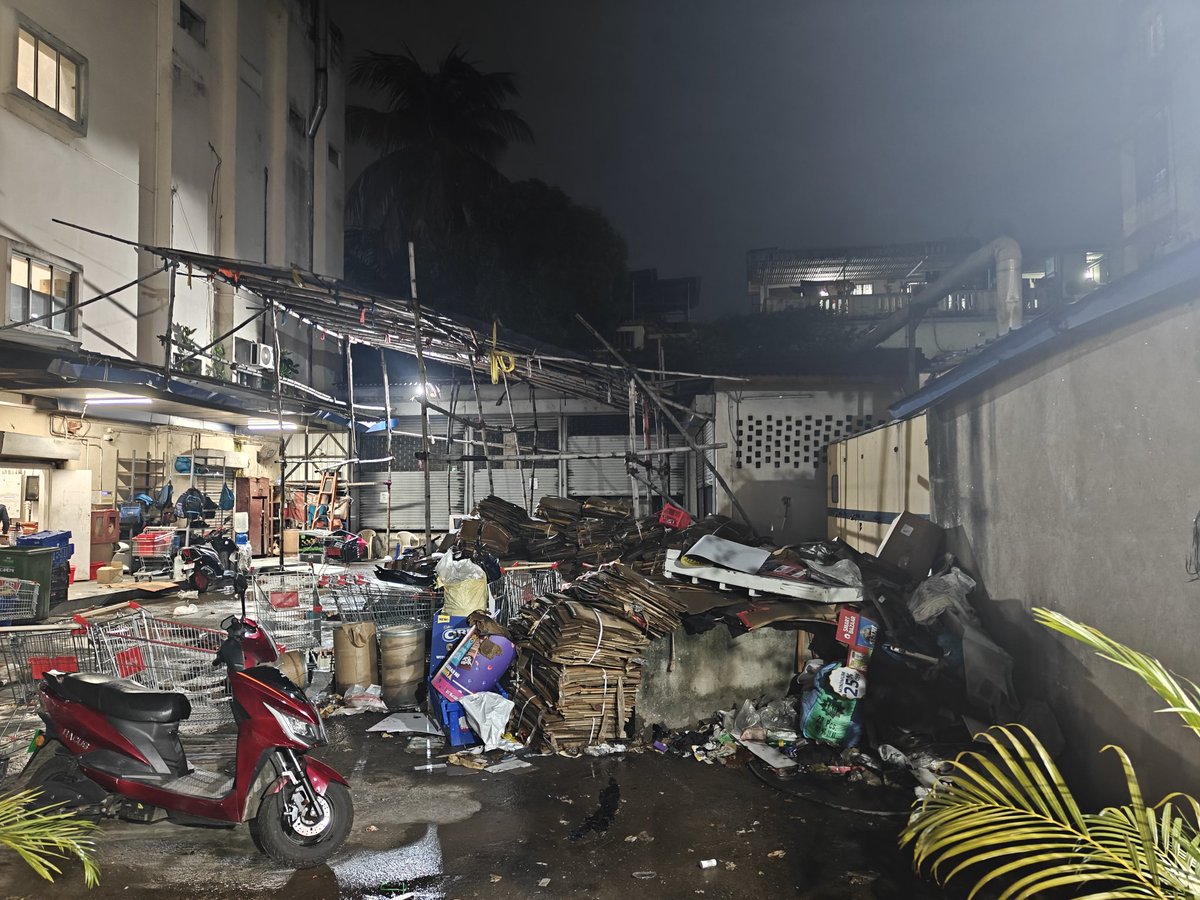 jayanta21's tweet photo. @RIL_Updates @SMARTBazaarIn 
@PMOIndia 

This is the current situation of Birati Smart Bazar https://t.co/FrUV1IqF6X