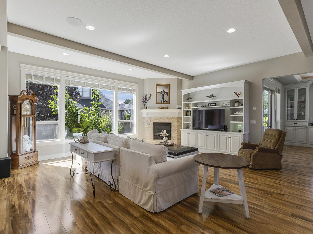 CanoRealEstate's tweet photo. 1/2 Let's end your home search right now, because this home has you written all over it.
Cano Real Estate  |  360.823.3333
10606 NW 36th Ave
Located in the highly desirable Erickson Farms community, this home blends https://t.co/4456xvBgeL