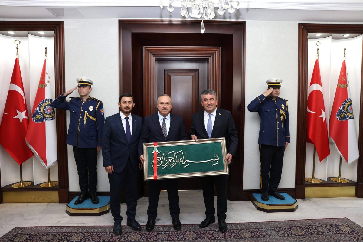 AKPartiGerede's tweet photo. Cumhurbaşkanımız Sn. Recep Tayyip Erdoğan’ın tensipleriyle Nevşehir Valisi görevindeyken, Emniyet Genel Müdürlüğü görevine atanan değerli hemşehrimiz Sayın Ali Fidan’ı makamında ziyaret ettik.
Belediye Başkanımız Sn. Mustafa Allar, BM Üyelerimiz ve İlçe YK Üyelerimizle birlikte https://t.co/qJy52mChmM