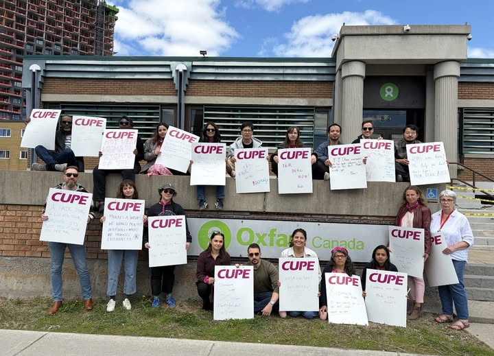 CUPEOntario's tweet photo. Fighting for fairness, equity, and social justice: the members of CUPE 2722, workers at @OxfamCanada live their values today and every day. So should Oxfam Canada, by bargaining a fair CA now. 
One way to support these workers is by joining their pickets lines:
In Ottawa: Oxfam HQ, 39 McArthur Ave
In Toronto: 110 Wellesley St W (10am-2pm) 
Find out more at https://t.co/NPoF1NkXk1 https://t.co/zeFbZ92glF