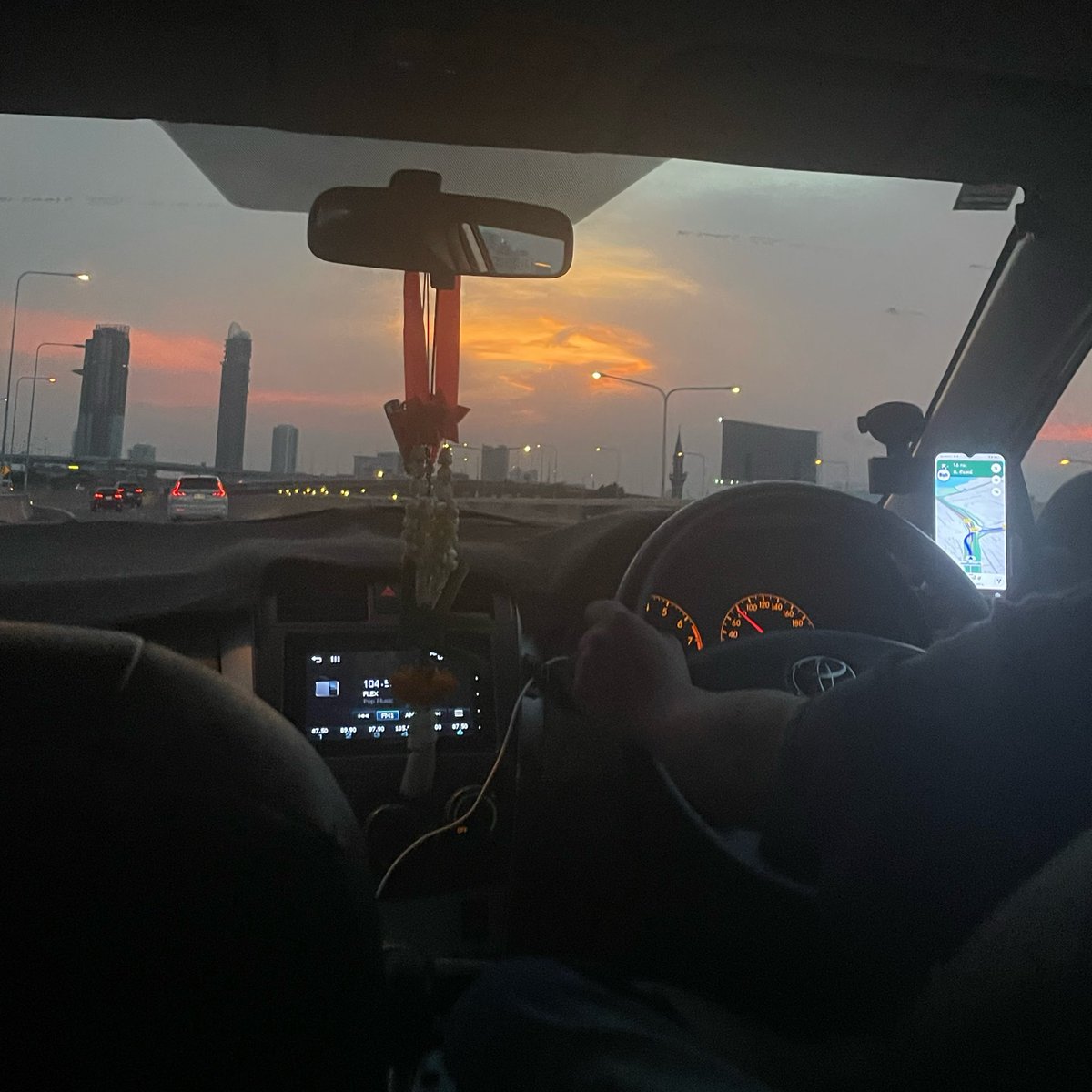 DickForPuppy's tweet photo. 由细到大听得最多说话就
你要生性啊
你要听话啊
你要出人头地啊
你要点样点样...
但系就好少有人话你知
你要开心
你要快乐
想做乜野就去做
人生就好似太阳光彩照人
希望你可以慢慢变好
做你想做
追逐属于你人生 https://t.co/riRijloRoc