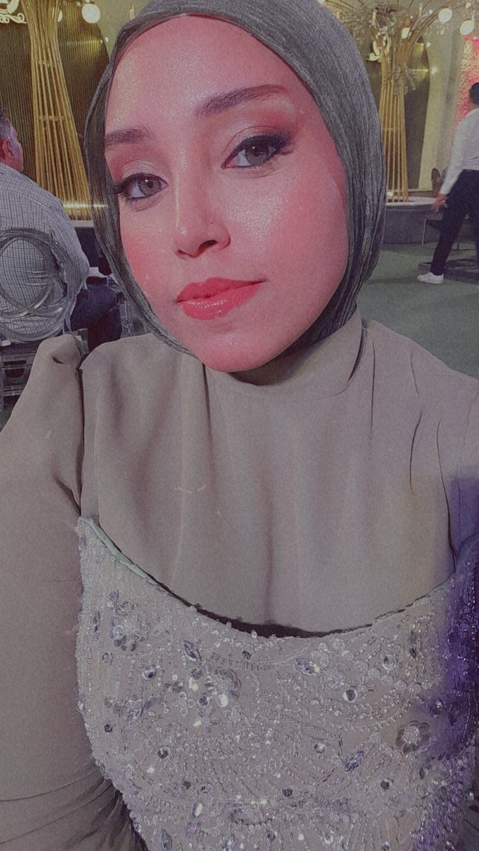 Naadoudd's tweet photo. More Glitter, More Glam💫💚 https://t.co/BmInd9Gp8K