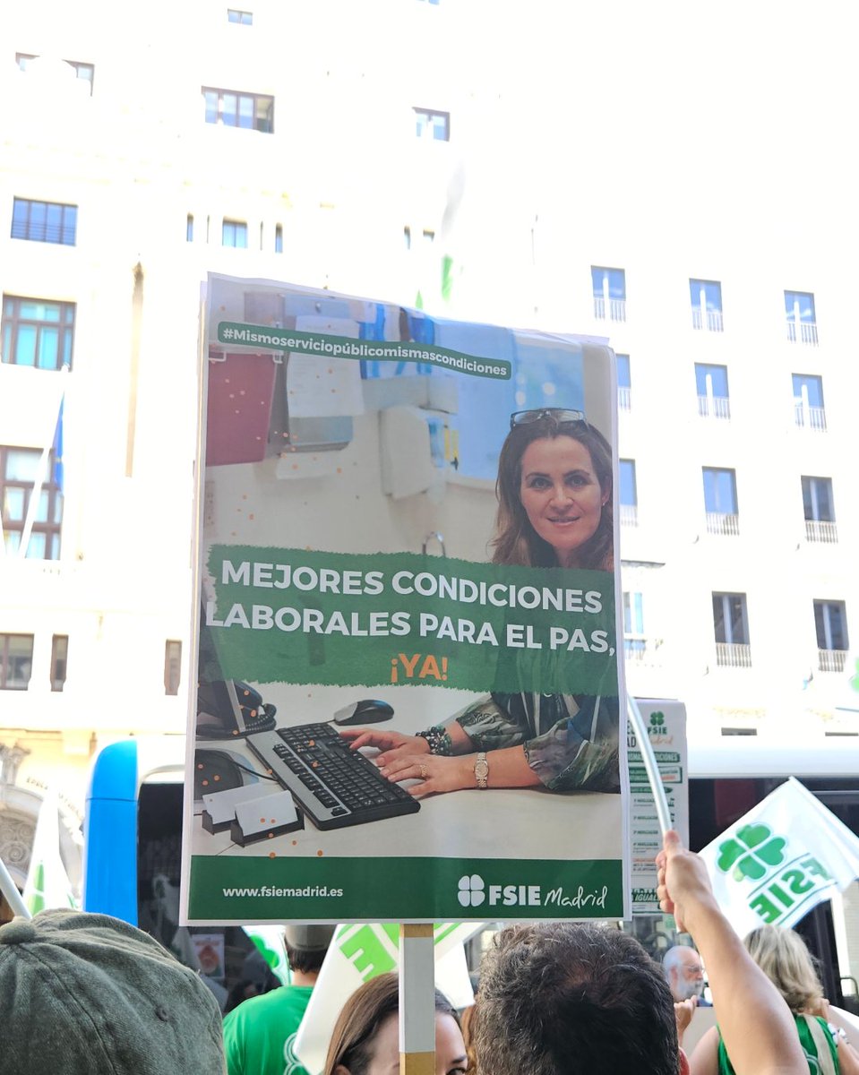 fsiemadrid's tweet photo. 📢 ¡Segunda concentración superada frente al Ministerio de Educación! 📢

Docentes y PAS volvemos a salir a la calle en Madrid para decir NO a la discriminación laboral en la concertada. Gracias a todos los que habéis sumado vuestra voz esta tarde. 

#FSIEmadrid #somofsie https://t.co/GVmaxSCJIM