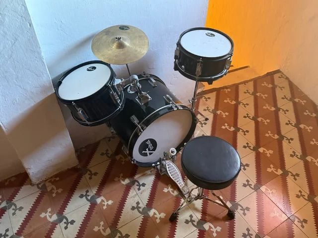 franbianucci's tweet photo. #mundialdefútbol Paaaa metete un PLAYBACK cuando tengas tiempo Maná... La bateria que suena en el tema vs la bateria q llevo Alex: https://t.co/PfWhn7X1Th