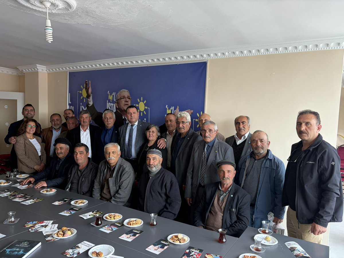 Ozturkdenizli's tweet photo. 📍Ardahan

Bölge Koordinatörümüz Nusret Acur Ardahan teşkilatımızı ziyaret ederek
parti çalışmaları hakkında bilgilendirme toplantısı yaptı.
En ücra teşkilatlarımız dahi ,
partimizin politikalarını vatandaşlarımıza ulaştırmak için samimi bir gayret içindeler🙏
@iyiparti75ardhn @NusretAcurTc