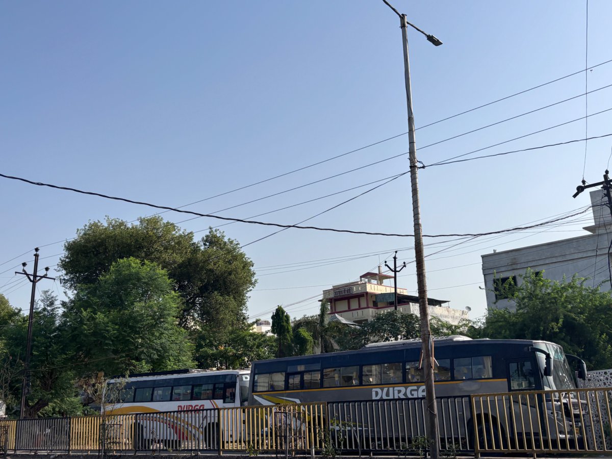 VijetaRattani's tweet photo. Why there are always so many private buses lined up on the side of main GT Road? How are the private owners allowed to do this? Making already congested roads more accident prone. 

#kanpur
@rtokanpur @kanpurtraffic @mayorkanpur  @CMOfficeUP https://t.co/kX35YDznC5