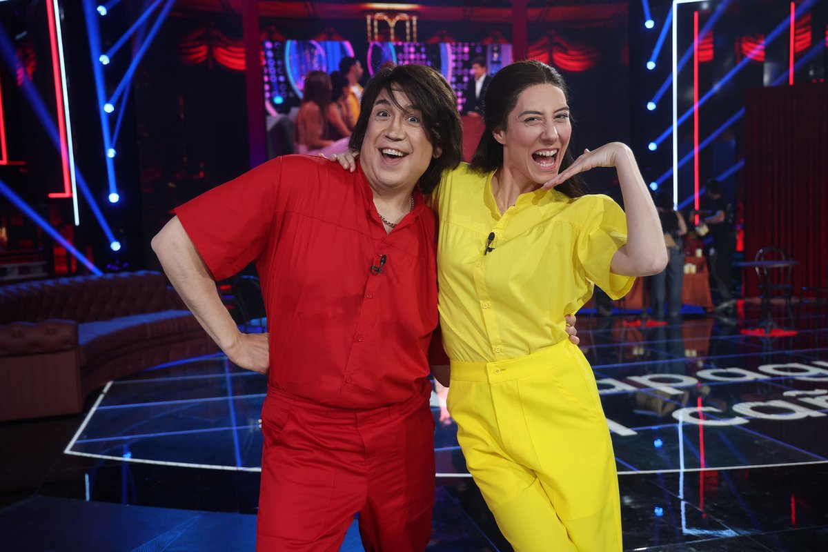 TuCaraMSuena's tweet photo. Después de la actuación tocaba servir pose en #TCMS. ✨

Es que no pueden salir más ✨ PERFECTOS ✨ en estas fotos. ❤

No te pierdas el viernes un nuevo programa de #TCMS a las 22:00h en @antena3com. 📲 https://t.co/SRbuDhQRV6