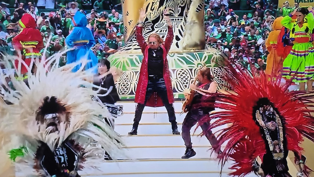 remerikos's tweet photo. Me ha parecido una vergüenza que en la ceremonia de inauguración del Mundial escriban México con equis, salgan bailarines vestidos de guerreros aztecas, no haya referencias a Hernán Cortés y en vez de Nacho Cano actúe Maná

Cuando se entere Ayuso, esto no va a quedar así https://t.co/AW0g8QGQnI
