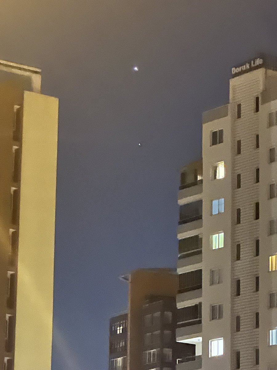 xryptowolfe's tweet photo. Kuzeybatıya bakın, Jüpiter ve venüs altalta duruyorlar. https://t.co/Zg8xdmZnDD