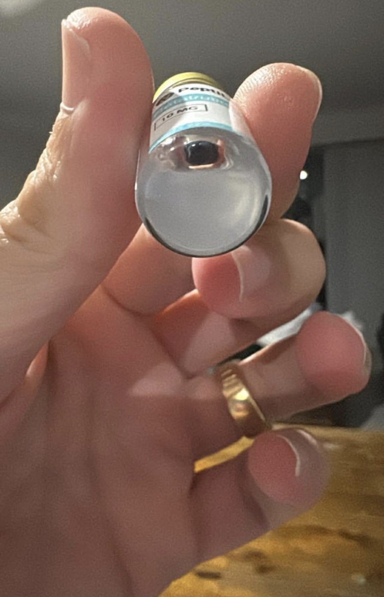 Fily_2's tweet photo. I reconstituted my Reta following the instructions carefully and gently rolled the vial to help it dissolve. I noticed the solution is still a bit cloudy. Has anyone experienced this before and is it still okay to use,or should it be completely clear? #biohacking #peptides #reta https://t.co/RnsaR570BQ