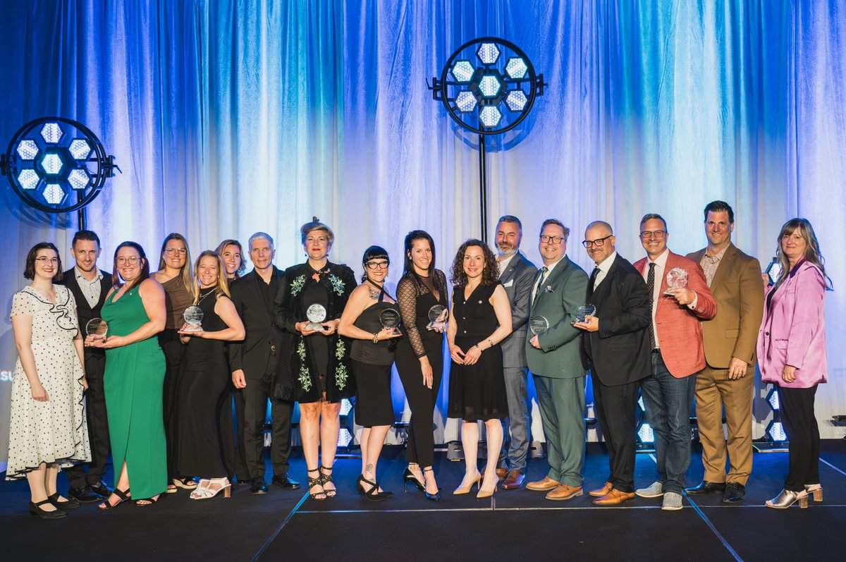 FCCQ's tweet photo. Organisé par la Fédération des chambres de commerce du Québec, le Gala des chambres met en lumière chaque année les initiatives, les projets et les personnes qui, par leur engagement et leur leadership, contribuent concrètement au dynamisme économique de leur région.

C'est à Granby que s'est réuni le réseau pour célébrer l'excellence de ses finalistes et dévoiler les lauréats du Gala des chambres 2026, dans une ambiance à la fois chaleureuse et festive, brillamment animée par Katerine-Lune Rollet.

🏆 Hommage au bénévolat – Prix Arthur P. Earle
Pol Brisset, Chambre de Commerce du Grand Joliette

🏆 Leadership – Prix Jean-Paul Létourneau
Geneviève Scott Lafontaine, Chambre de commerce et d'industries de Trois-Rivières

🏆 Employé.e de l'année
Valerie Trudel, Chambre de Commerce du Grand Joliette

🏆 Recrutement
CCIMirabel - Chambre de commerce et d'industrie de Mirabel

🏆 Initiative coup de cœur
Chambre de commerce de Gatineau

🏆 Développement durable
Chambre de commerce et d'industrie de Laval

🏆 Chambre de commerce de l'année (400 membres ou moins)
Chambre de commerce et d’industrie du Cœur-du-Québec - CCICQ

🏆 Chambre de commerce de l'année (401 membres ou plus)
Chambre de commerce et d'industries de Trois-Rivières

Ces reconnaissances illustrent l’engagement, l’innovation et le rôle essentiel des chambres dans le développement économique de toutes les régions du Québec.

Le succès de cette soirée n'aurait pas été possible sans l'appui de notre partenaire présentateur Régime d’assurance collective des chambres de commerce, qui soutient le réseau des chambres de commerce depuis de nombreuses années.

Merci également à nos partenaires Groupe Vendere et Institut de leadership en gestion, à SHOW DEVANT pour sa contribution à l'expérience de la soirée, ainsi qu'à notre chambre hôte, la Chambre de commerce et de l'industrie Haute-Yamaska.