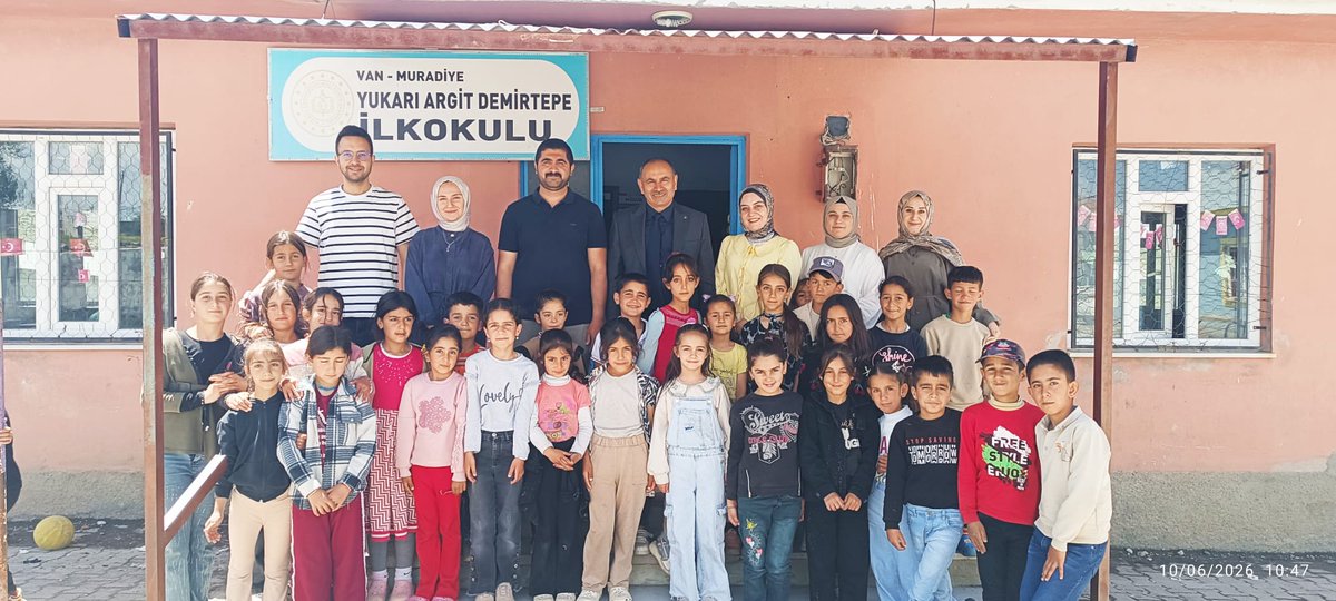 muradiyeilcemem's tweet photo. 🏫 İlçe Millî Eğitim Müdürümüz Sayın Yakup ALHAN’dan Demirtepe İlkokulu’na Ziyaret

İlçe Millî Eğitim Müdürümüz Sayın Yakup ALHAN, Demirtepe İlkokulu’nu ziyaret ederek okulda incelemelerde bulundu.
@valiozanbalci75
@FTTurkmenoglu 
@bycandiroglu 
@AlhanYakup https://t.co/eHXGAWh3a4