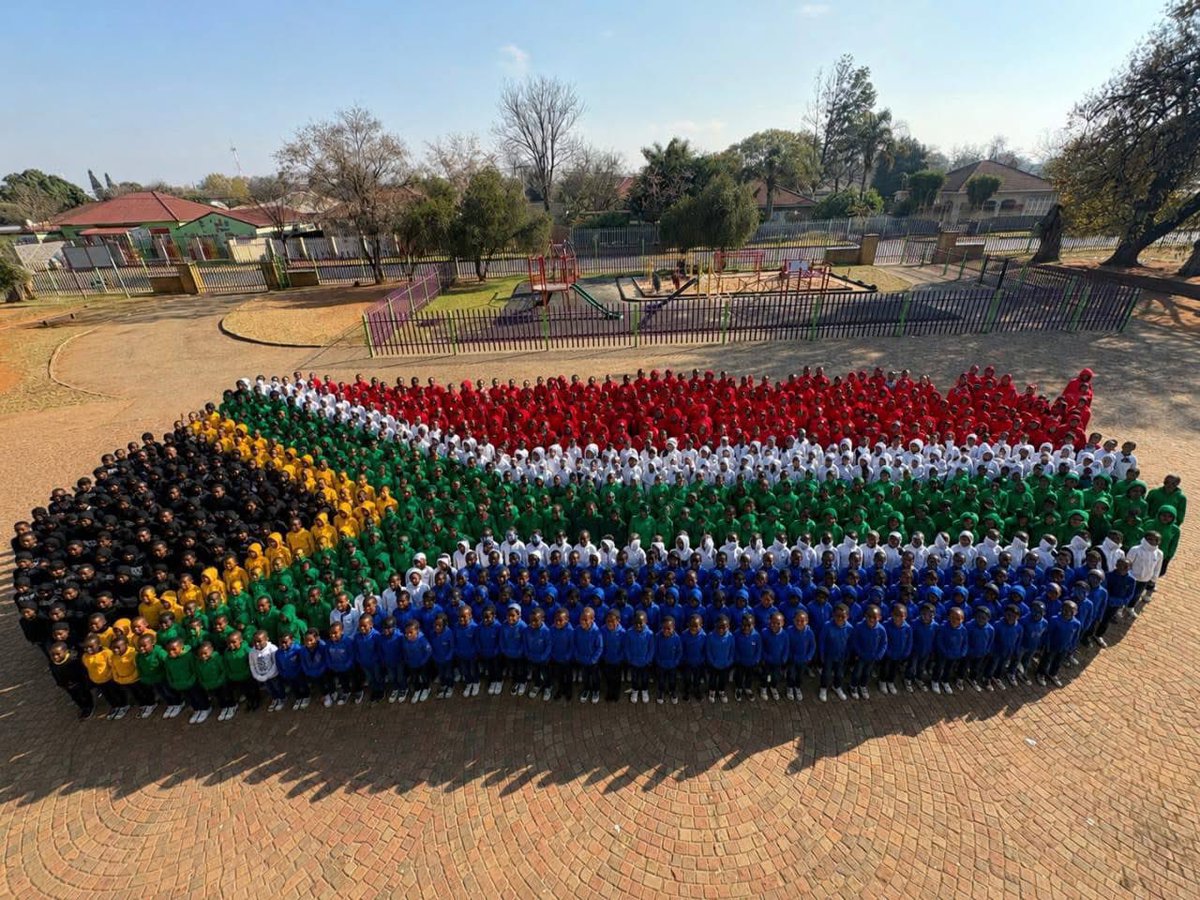odedanilo's tweet photo. Brakpan Primary School 🇿🇦🇿🇦🇿🇦🇿🇦 https://t.co/7M7PF1Xyuf